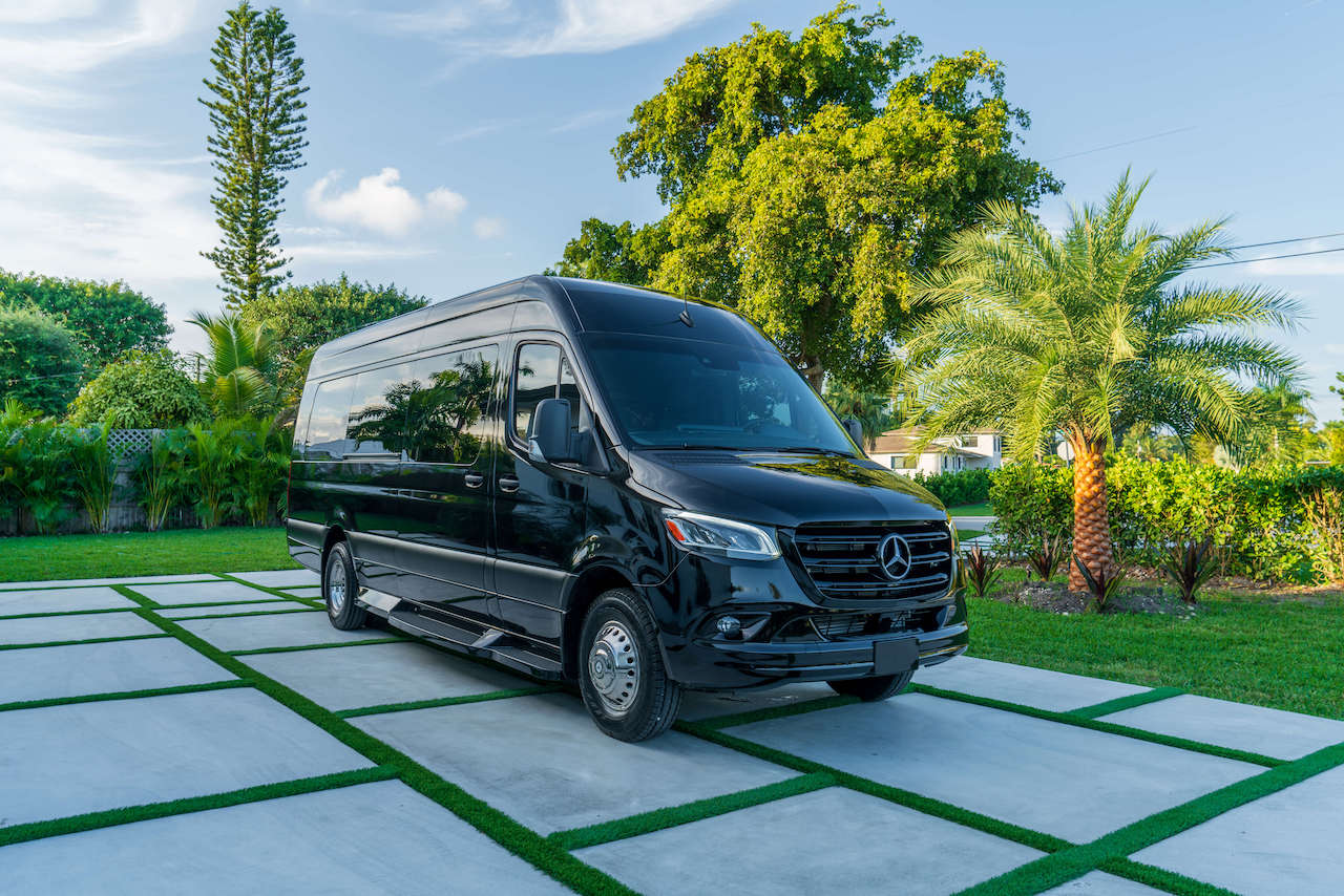  Mercedes-Benz Sprinter Luxury Limo Services  image 2