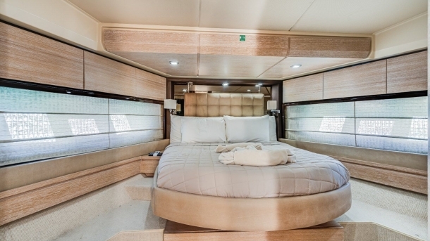 70’ Azimut image 24