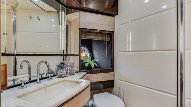 70’ Azimut image 33